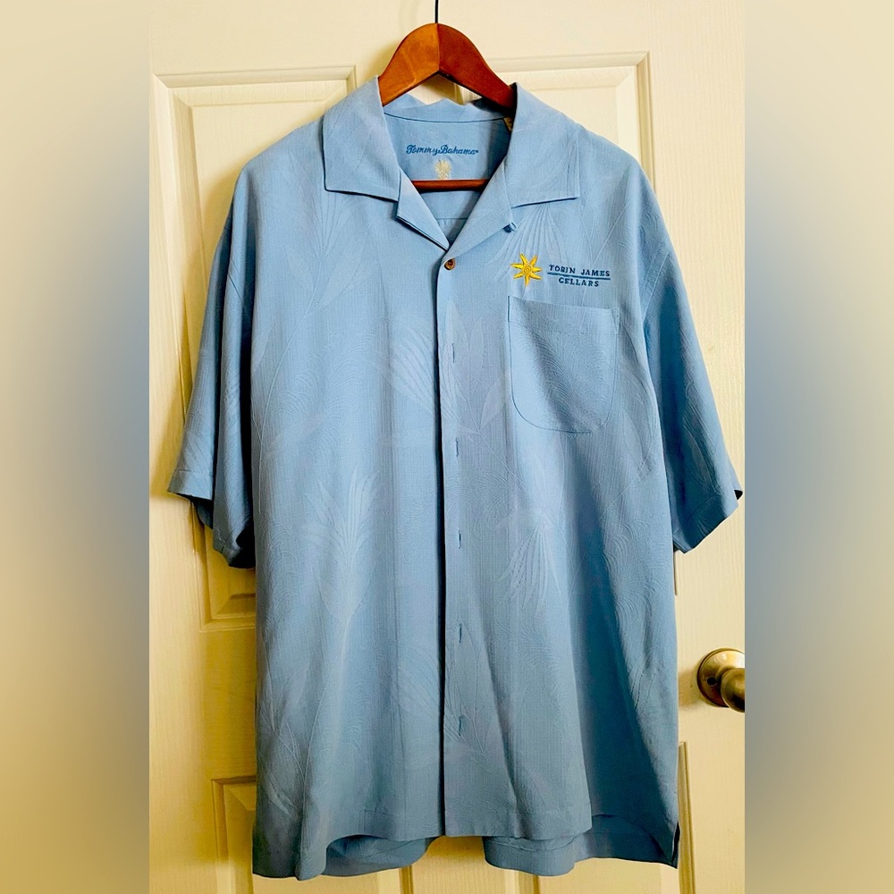 Tommy Bahama Button up Hawaiian shirt with Tobin James Cellars embroidered